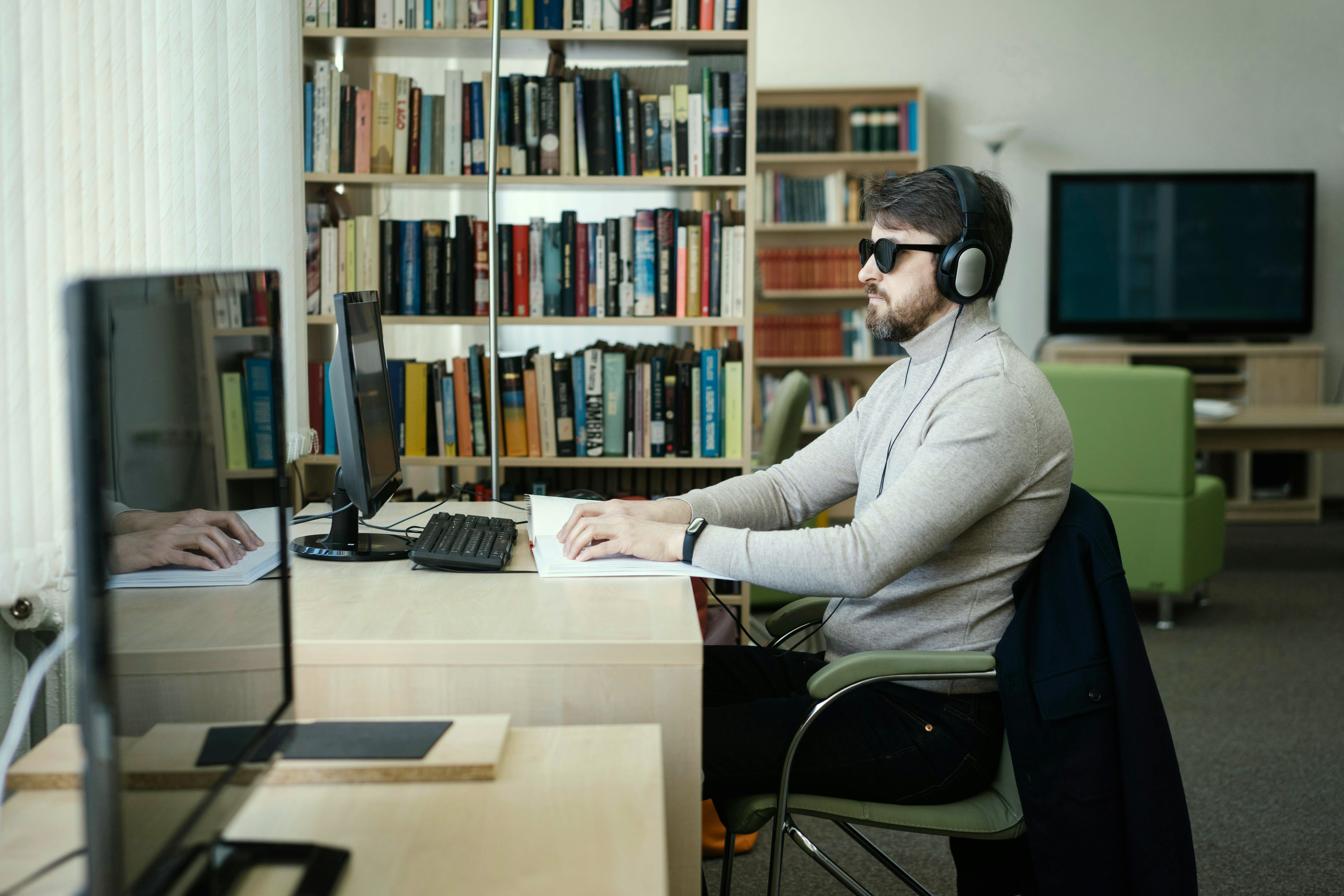 Visually impaired man using a computer